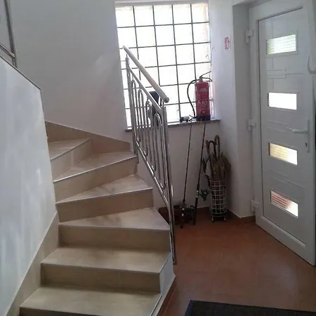 Mit- Mir Apartment Fondole