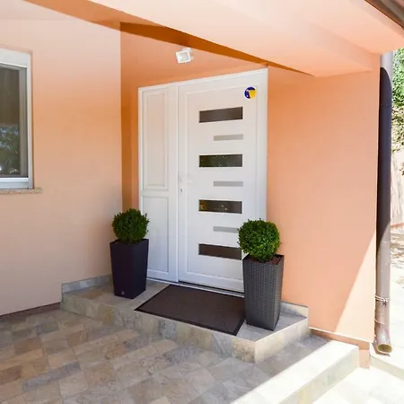 Mit- Mir アパート