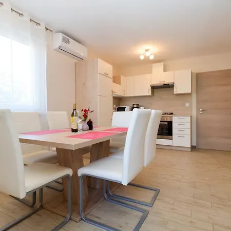 Mit- Mir Apartment *