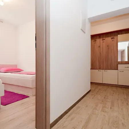 アパート Mit- Mir Fondole