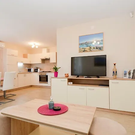 Apartment Mit- Mir Fondole