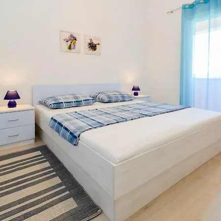 Apartment Mit- Mir