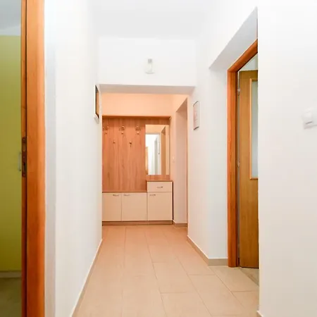 Apartment Mit- Mir