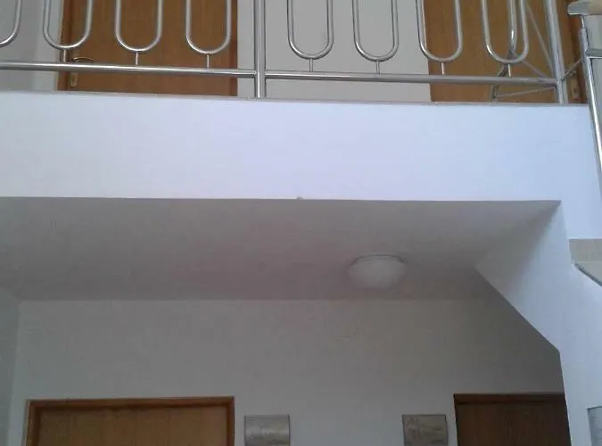 Mit- Mir Daire Fondole